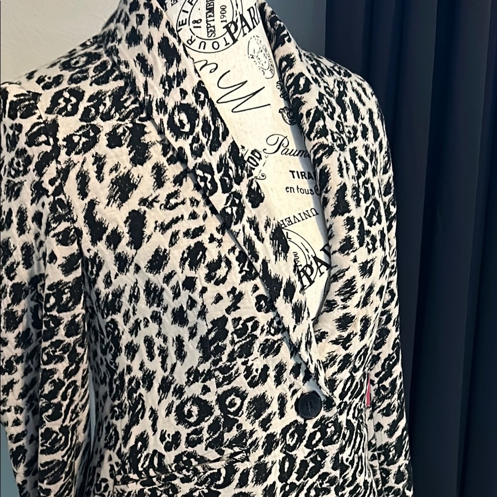 Leopard Print Women's Jacket - Picture 8 of 16